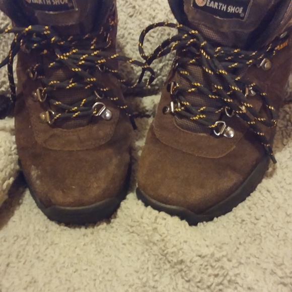 earth shoe hiking boots